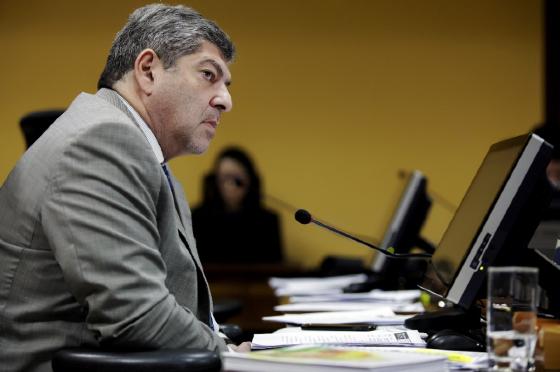 O conselheiro Guilherme Maluf viu indícios de fraude e suspendeu parte do certame.