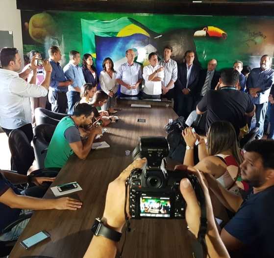 Lideranças do PSDB reunidas no anúncio da pré-candidatura de Nilson Leitão a eleição suplementar