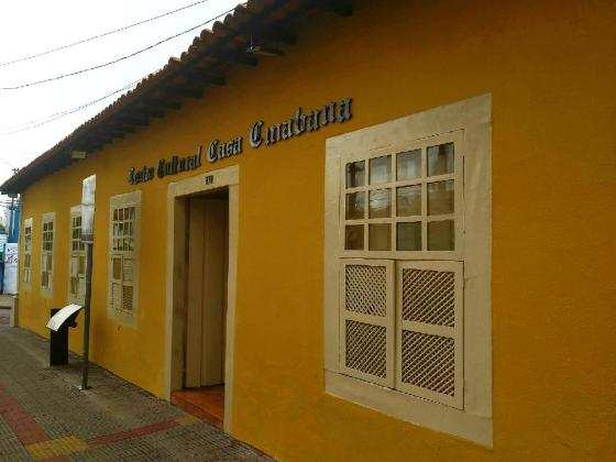 Casa Cuiabana - amarelo fachada.jpg
