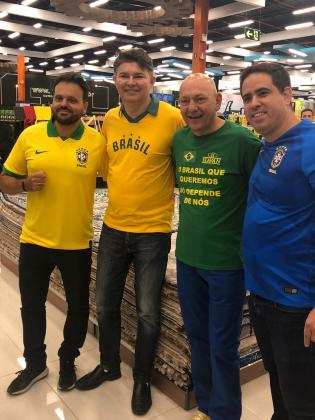 O dono da Havan, Luciano Hang e políticos de Mato Grosso que prestigiaram a inauguração.