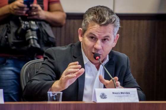 O governador Mauro Mendes defende novo sistema penitenciário