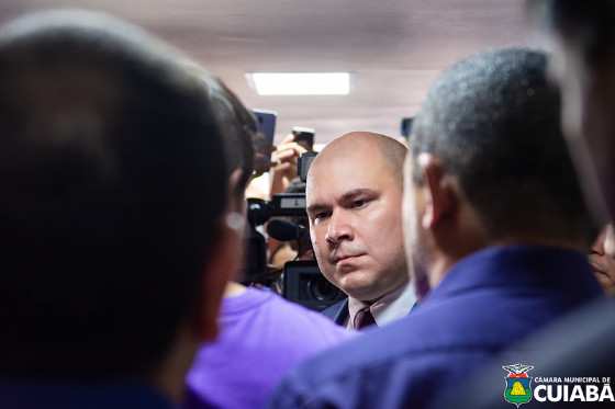 Abílio durante entrevista coletiva.