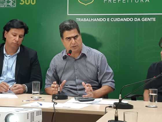 Prefeito debate o assunto secretários e equipe técnica da Semob