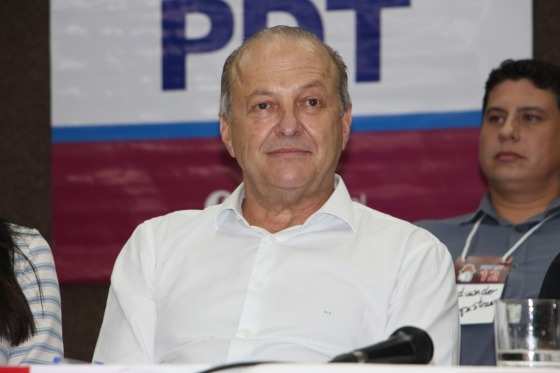 Ele informa que não participou das conversações do partido para a coligação
