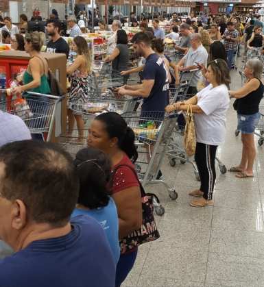 Imagens se confundem com início de mês quando a maioria das famílias vão as compras