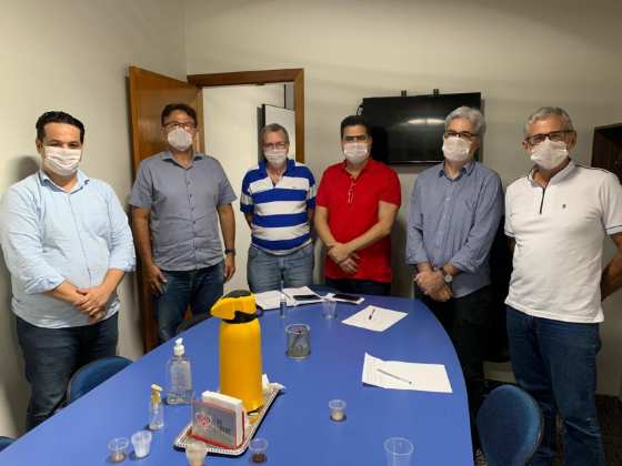 Medida foi ajustada pelo prefeito Emanuel Pinheiro junto aos representantes de comércio varejista de alimentos.