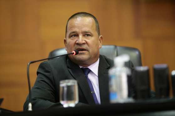 Na representação o vereador diz que Michelly abusou do direito de manifestação, o que cabe ser enquadrada em quebra de decoro