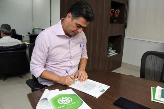 Prefeito Emanuel Pinheiro publicou 8 decretos