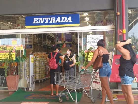 Se estiver com febre, infelizmente não entra
