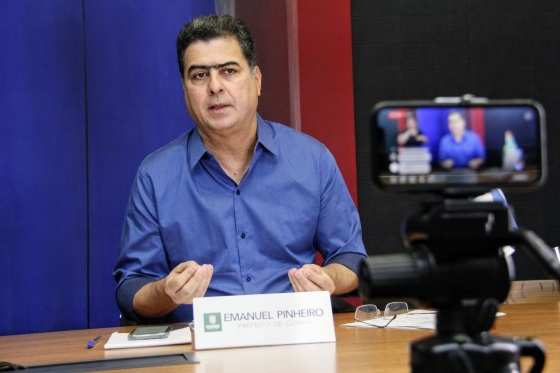 O prefeito de Cuiabá, Emanuel Pinheiro, anuncia novas medidas em live nas redes sociais.