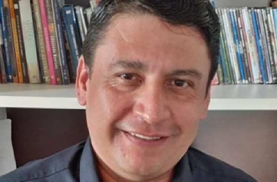 Lusanil Cruz é formado em Economia e Direito. Analista em Perfil Comportament