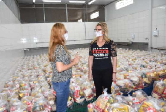 A primeira dama de Cuiabá, Márcia Pinheiro visitou na tarde da última sexta feira (17) a Coordenadoria de Alimentação Escolar