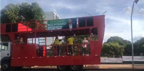 Protesto na tarde desta terça-feira (21).