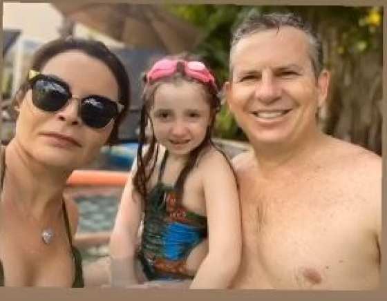 Virgínia Mendes e o governador curtem o domingo com a filha mais nova