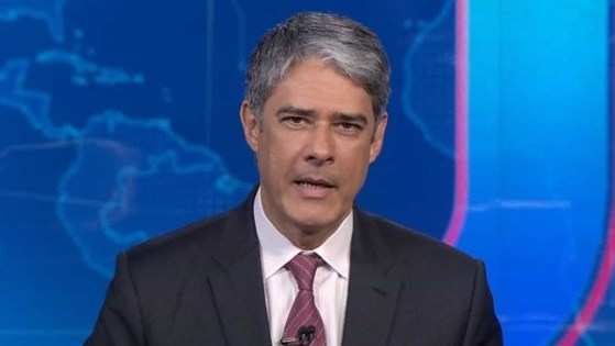 Bonner comanda o Jornal Nacional na TV Globo.