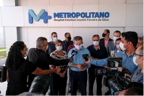 Mauro Mendes durante inauguração de leitos de UTI no Hospital Metropolitano.