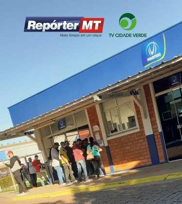 Funcionários devolvem máscara na saída do trabalho.