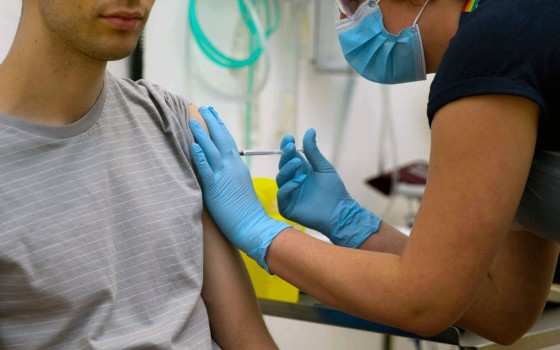 Vacina candidata contra a Covid-19 vai ser testada em 2 mil pessoas no Brasil 