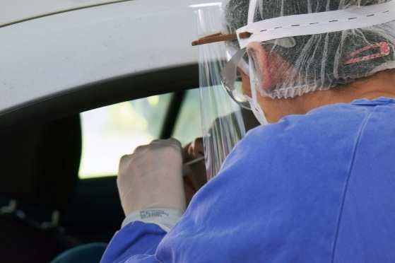 Testes serão feitos a partir da coleta de secreção nasal.