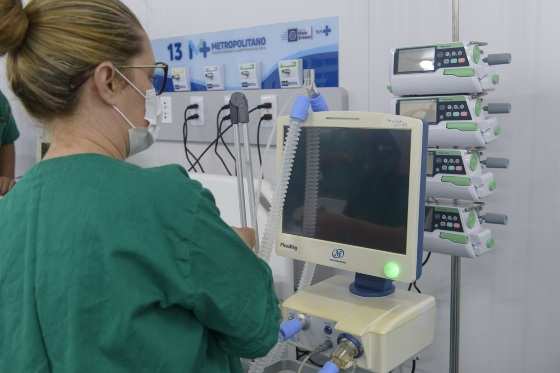 Secretário de Estado de Saúde afirmou que o governo ainda está fechando com o consórcio mais leitos em um hospital particular