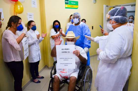 O Hospital São Benedito oferta 40 leitos de UTI exclusivos à Covid-19.