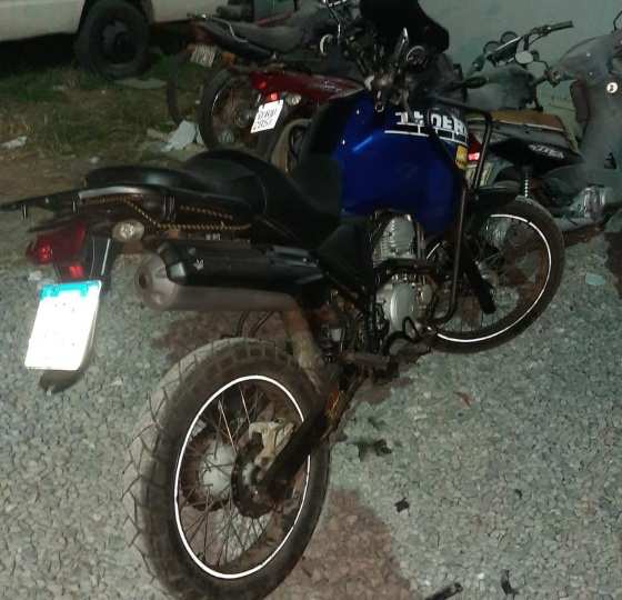 Policiais já estavam no encalço de um homem em uma motocicleta Yamaha XTZ 150 azul