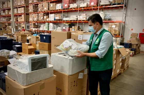 Prefeito Emanuel Pinheiro vistoria equipamento que chegou na segunda-feira (29).