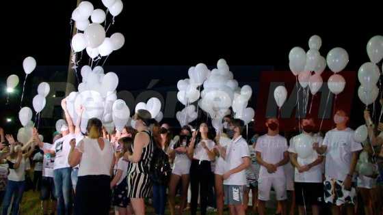 Amigos soltaram balões brancos em símbolo de paz para Isabele