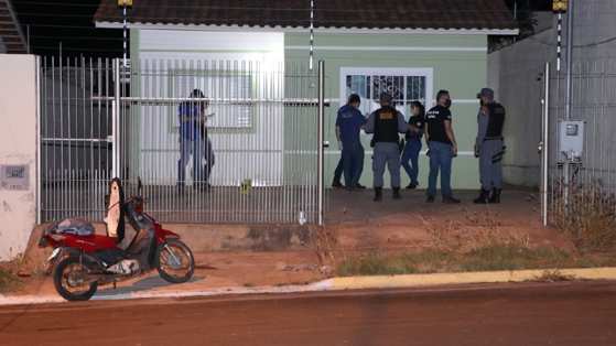 Bandidos invadiram a casa das vítimas.