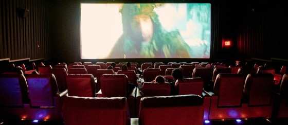 cinemas e teatros também poderão ser reabertos com limite de público de até 40% da capacidade máxima