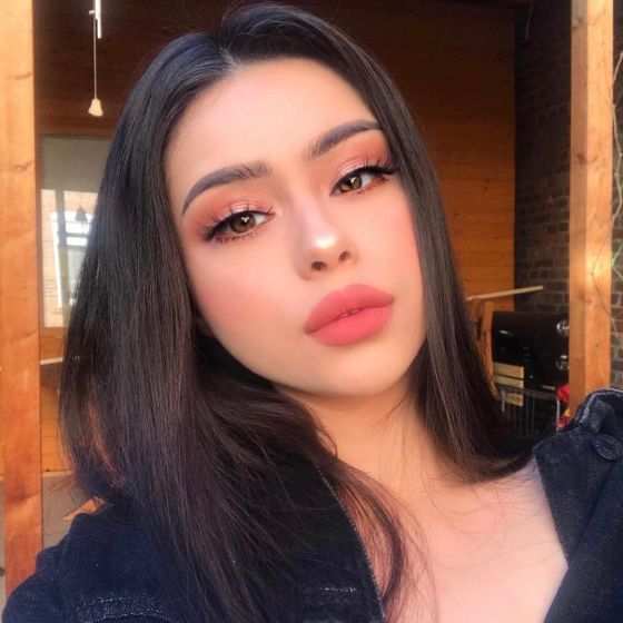 Para replicá-lo, você vai precisar ter em mãos corretivo, contorno e blush cremoso.