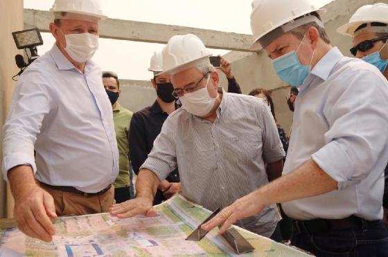 O governador Mauro Mendes fez uma vistoria nas obras da ZPE de Mato Grosso na manhã desta terça-feira (01)