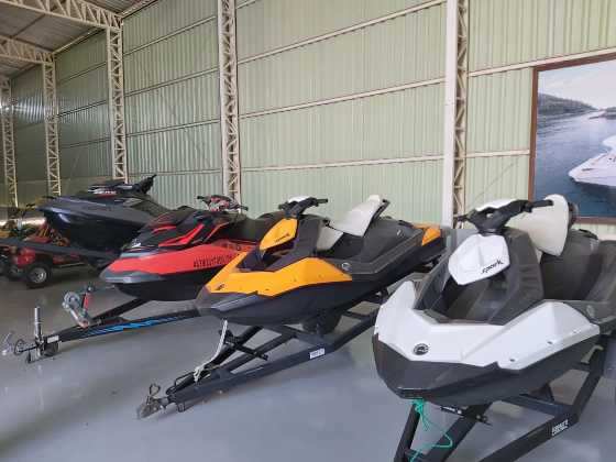 Jet-skis foram apreendidos no Manso. 