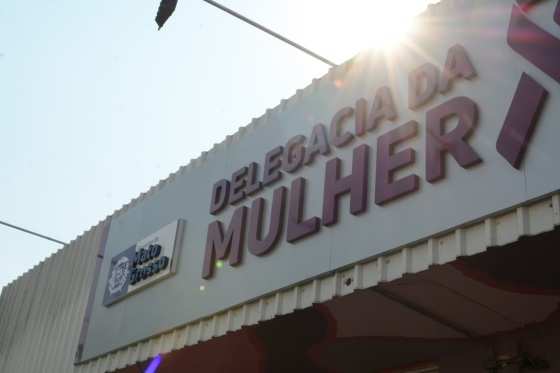Professor foi preso e encaminhado para a Delegacia da Mulher de Cuiabá