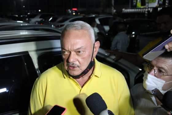 Se descumprir liminar, Roberto França pagará multa no valor de R$ 5 mil