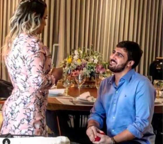 Candidato anunciou que ficou noivo de Laylla Teixeira.