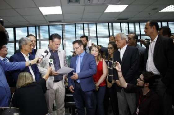 Presidente da AL não acompanha Mauro no apoio ao senador