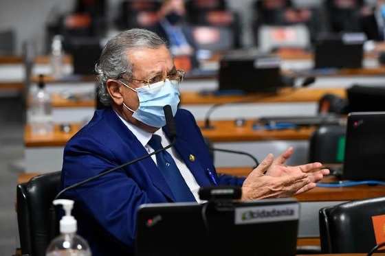 Senador Jayme Campos cobra agilidade do DEM