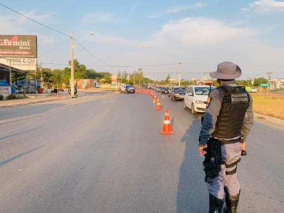 No caso da Baixada Cuiabana, o policiamento está sendo reforçado nas estaduais MT-251 (Emanuel Pinheiro), 351 (Estrada de Manso)