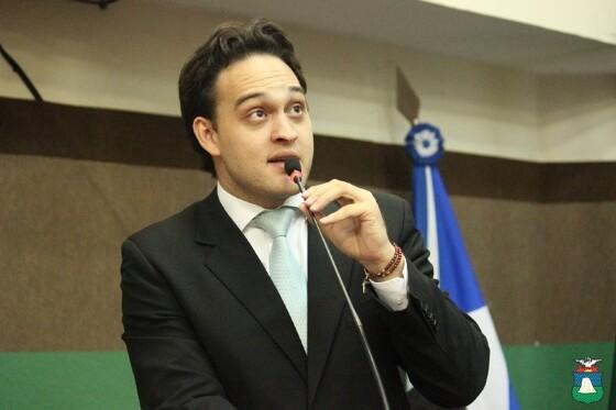 Vereador critica uso do pai para ataques