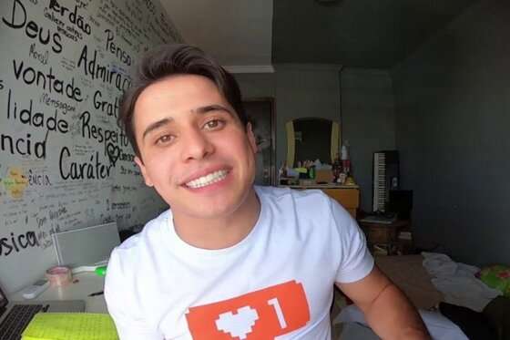 Seu Waldemar diz que postou vídeo de mulher nua sem querer e pede desculpas.