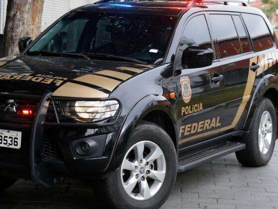 A Polícia Federal deflagrou operação na manhã desta quinta-feira