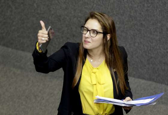 Janaina defendeu que passaporte da vacina tira direito de ir e vir da população