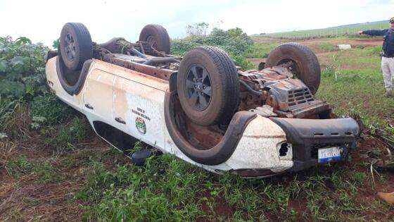 Caminhonete ficou destruída com o capotamento