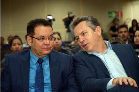 O deputado Eduardo Botelho tenta consenso com Mauro sobre proposta