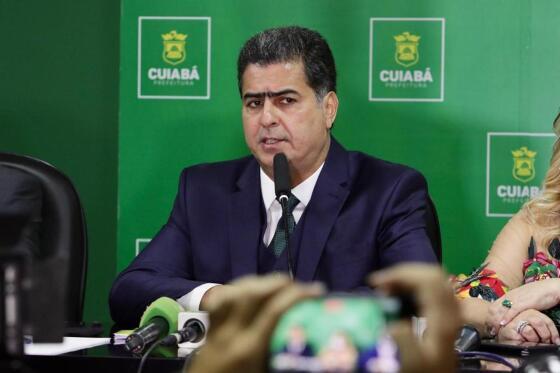Emanuel anuncia que vai entrar na Justiça para impedir troca de modal