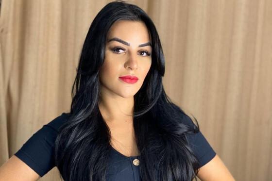 Com mais de 1 milhão de seguidires nas redes sociais, Carla ganhou destaque na mídia por ter uma voz grossa e pelo seu bordão "Bora, tomar uma?"