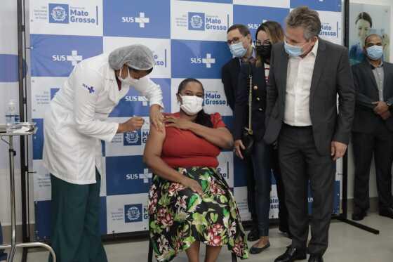 Vacinação começou em Várzea Grande 