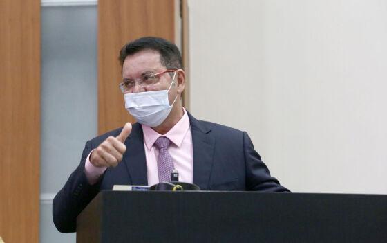 O presidente diz que vacina para ofertar à população