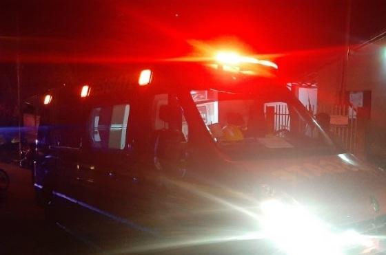 Mulher foi socorrida pelo Corpo de Bombeiros.